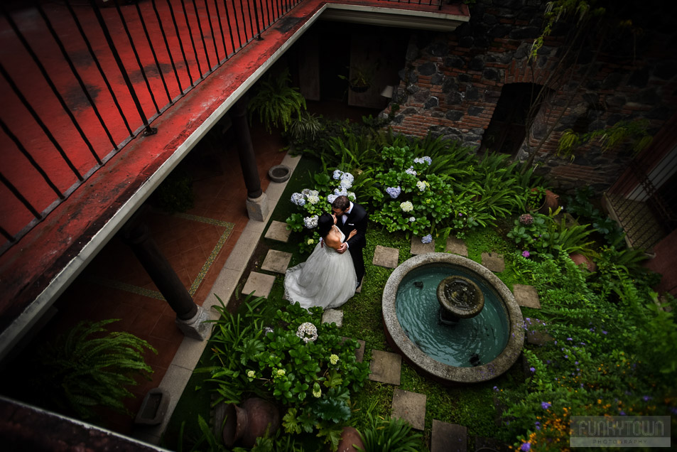 courtyard antigua guatemala wedding photo