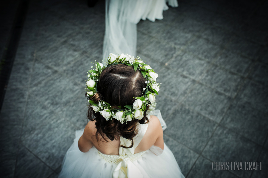 Flower crown for the flower girl at the wedding in Costa Rica photos