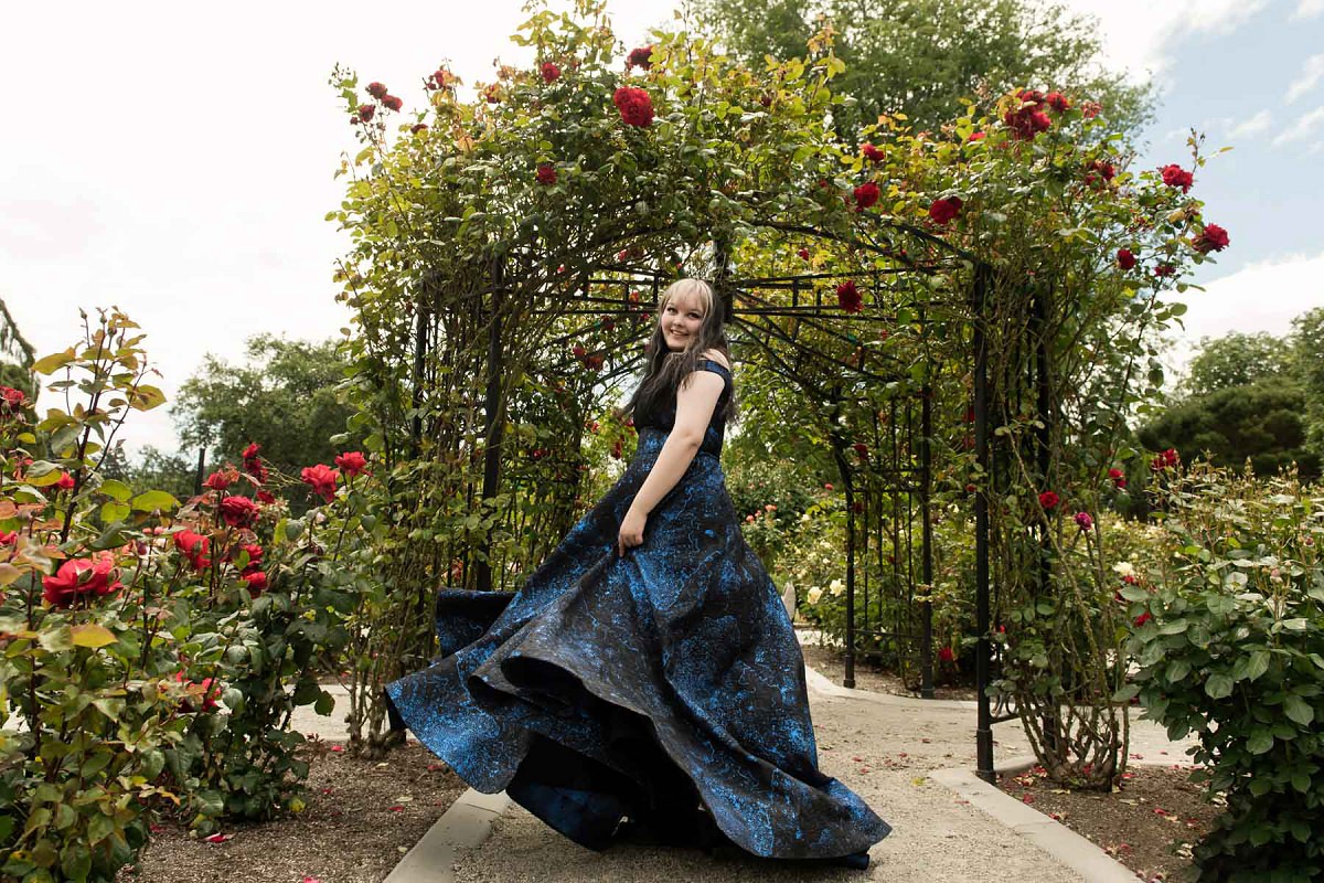 Victoria BC graduation portrait at Beacon HIll Park with family